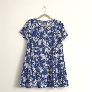 Lush Floral T-Shirt Dress in Purple - Size Small